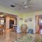 Quiet Home-Heated Pool-King Bed- 3 mi to Madeira Beach
