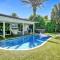 Amazing 5 bed house w pool, jacuzzi and your own boat