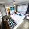 Paradise Awaits! Beach, King Bed, Private Yard & Workspace