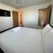 White 3 bed bungalow with en-suite and parking - 温福德
