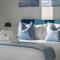 Luxury Apartment on the 9th Floor near Stampede, Complimentary Wine, 2 Car UG Parking
