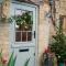 Graziers Cottage - character Cotswold cottage with inglenook, parking and pub nearby