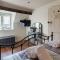 Graziers Cottage - character Cotswold cottage with inglenook, parking and pub nearby