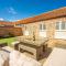 Filby Barn by Big Skies Cottages - Docking