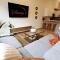 Downtown 3 Queen Beds, AC, Double Garage, Disney