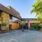 African Sky Hotels - Pine Lake Inn