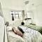 Spacious 5BR house sleeps 10