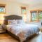 Coyote Run Retreat by Tahoe Getaways - 3BR Pet Friendly with HOA Amenities, Minutes to Downtown Truckee & Northstar Resort! - Truckee