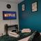 Contractors, Relocators, Free Parking, WIFI, SMART TVs - 马斯顿格林
