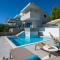 Villa Allegra with 32msq heated pool, 300m far from sandy beaches, open sea view - Omiš