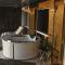 Premium Sky Jacuzzi Apartment
