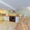 Marshlands House, Sleeps 16 - Country barn with hot tub