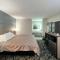 Super 8 by Wyndham Sulphur South