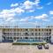BEAUTIFUL BEACHFRONT-Oceanfront First Floor 2BR 2BA Condo in Cherry Grove, North Myrtle Beach! RENOVATED with a Fully Equipped Kitchen, 3 Separate Beds, Pool, Private Patio & Steps to the Sand! - ميرتل بيتش