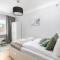 Plac Zamkowy - Apartment with City View by Noclegi Renters