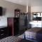 Coachmans Inn & Suites