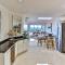 Les Dauphine 3 - Premier Beach Front Apartment - Ballito