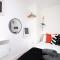 Stylish 2 Bed Flat in HEART of Cardiff City Centre - كارديف