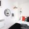 Stylish 2 Bed Flat in HEART of Cardiff City Centre