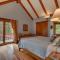 Mountain Escape at North Shore - Upscale 4BR Easy Walk to Lake & Private Hot Tub!