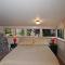 Pioneer Lake View- 4BR Easy Walk to Town Private Hot Tub - Sleeps 11 - 塔霍城