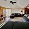 Walk to Beach and Main St Catalina Island Cottage!
