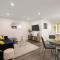 City Centre Unit Overlooking Ryrie Street!