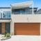 Avenue Escape - Contemporary Living at Corrimal - Corrimal