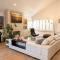 Resort Style home close to the Beach with Pool, Sauna and Pizza Oven - سيدني