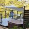 Treetop A-frame Cabin, Family Friendly with Hot Tub - Лейк-Эрроухед