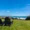 Relax On Richmond Modern Large Beach House - New Plymouth