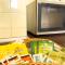 Beaches 1 min away - Free WiFi - Smart TV - AC