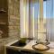 Beaches 1 min away - Free WiFi - Smart TV - AC