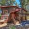 Wolf Den - Bright Open Concept 3 Bedroom- Hot Tub, Pet-Friendly, Minutes from Skiing!