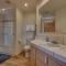 Treetop at Tahoe Donner - Pet Friendly 4BR w Gym and Pool Access - Truckee