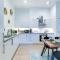 Modern 2BR 2BA with Free Parking - Sleeps 6 - Hemel Hempstead