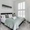 Modern 2BR 2BA with Free Parking - Sleeps 6 - Hemel Hempstead