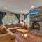 Glades Getaway by Tahoe Getaways - Charming Pet-Friendly 3 BD North Shore Cabin w Wood Fireplace & Short Drive to Ski Resorts - Carnelian Bay