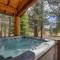 Tranquil Retreat by Tahoe Getaways - 3BR Pet-Friendly Home w Private Hot Tub, Views & HOA Amenities - 特拉基