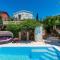 Beautiful holiday home with private pool, nice garden with relax area, taverne - Maslenica