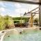 Duck Lodge B&B with Hot Tub - Pyecombe