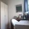 Modern Shared Home for Young Adults 10 min to City Centre Modern Shared Home for Young Adults 10 min to City Centre