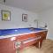 Beautiful 4 Bed Beach House - Pool table & Parking