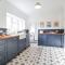 Beautiful 4 Bed Beach House - Pool table & Parking