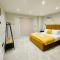 "Easy 2 Manage Royal Penthouse Luxurious Retreat in Slough"