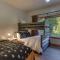 Swiss Chalet-Palisades, 6 BR, Hot Tub, Pets Ok, Ski Shuttle!