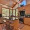 Creek Side- 4 Primary Suites, Hot Tub, Shuttle to Slopes, Pet Friendly