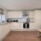 Stunning 3 bed with parking & garden