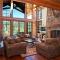 Bullshead Lodge- Luxury Estate, 4 Acres on River, Hot Tub, Minutes from the Slopes!