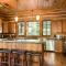 Bullshead Lodge- Luxury Estate, 4 Acres on River, Hot Tub, Minutes from the Slopes!
